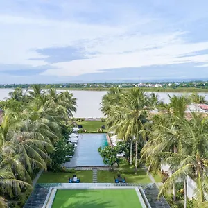 https://vinh-hung-emerald-resort.hotelsofhoian.com