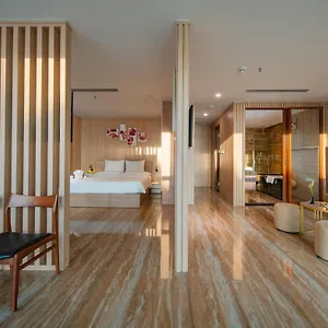 Emerald Bay & ***** Nha Trang